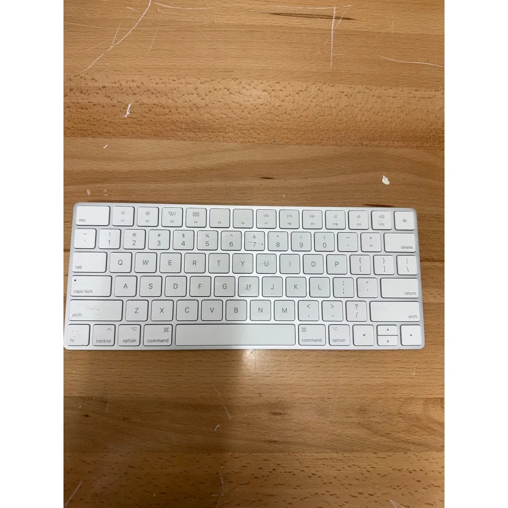 Apple Magic Keyboard Silver White Wireless Bluetooth Model A1644 EMC 2815